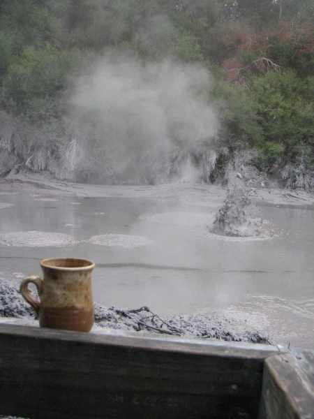 A cuppa jooe and a mud geyser....a morning ritual hard to beat.  Ever fall asleep in a campervan to a soothing cacaphony of mud burps